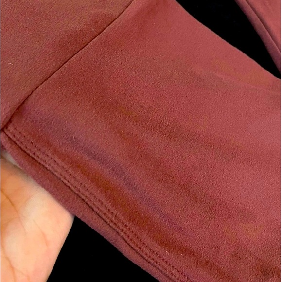 LulaRoe leggings
One size
Mauve color
Worn twice only.